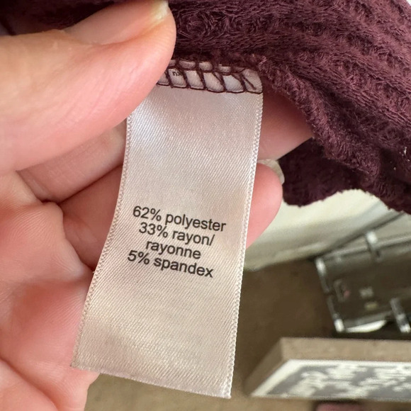 Maurices burgundy waffle knit cowl neck long sleeve thermal top size 1X - Picture 5 of 5